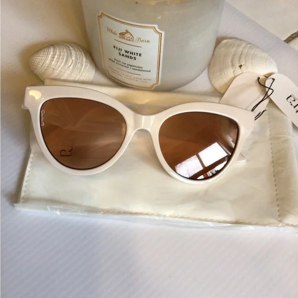 1 left! Rare OTRA Lola cat eye cream sunnies display picture 1